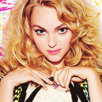 The Carrie Diaries airs on The CW , starring Anna Sophia Robb .
