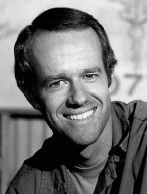 Description Mike Farrell MASH 1975.JPG