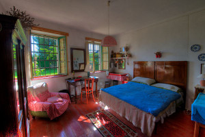 old fashioned bedroom