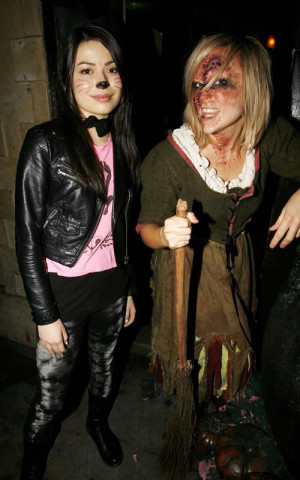 Miranda Cosgrove Gets Catty in London