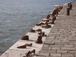 Description Budapest jewish WWII memorial shoes on river bank.jpg