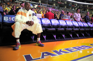 KOBE BRYANT VENTS HIS INJURY FRUSTRATION ON FACEBOOK!