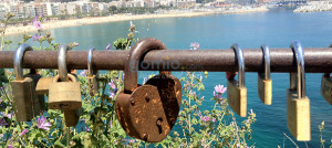 Travel Love Locks – A sign of love or prison?