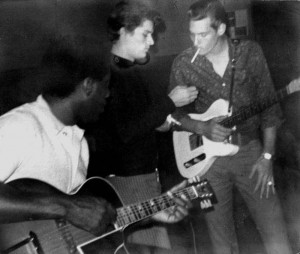 That's Otis, Johnny Daye and - of course - Steve Cropper in the pic.