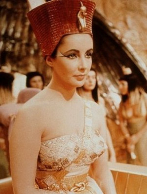 Elizabeth Taylor in Cleopatra - elizabeth-taylor Photo