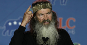 07-Duck-Dynastys-Phil-Robertson-Wont-Share-Restroom-with-Houston-Women ...
