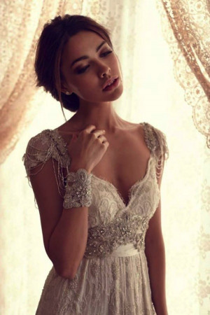 anna_campbell-vintage-isnpired-wedding-dress-beading-3