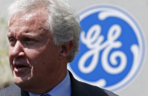 General Electric Chairman and CEO Jeffrey Immelt chats at the gas ...