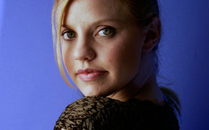 Kelli Garner parle Francais