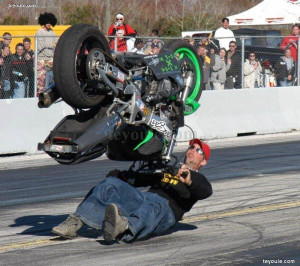 搞笑体育摩托车比赛图片