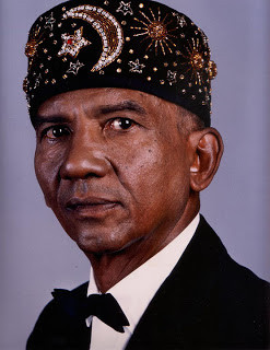 Freeman as the Honorable Elijah Muhammad in 