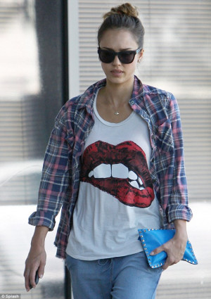 Girls day! Jessica Alba appears grunge-chic in biting lips shirt as ...