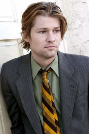 Todd Lowe picture 6