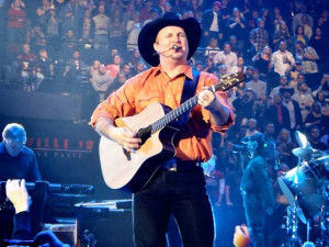 Garth Brooks Photo by: Flickr