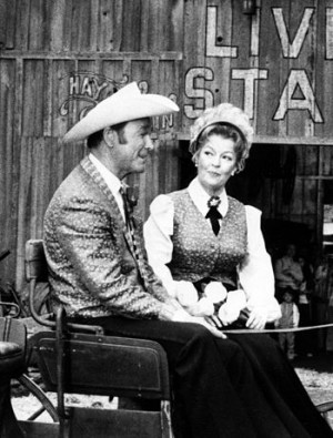 English: Roy Rogers and Dale Evans at Knott’s Berry Farm in the ...