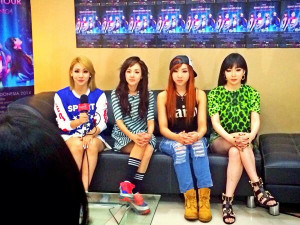 Photo] BTS of 2NE1 exclusive Interview with Insert Trans TV (June 8 ...