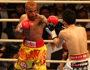 Amnat+Ruenroeng+Kazuto+Ioka+v+Amnat+Ruenroeng+VWx_6allVQkl.jpg