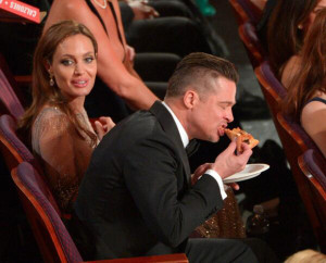 ... Pitt, Channing Tatum, Kerry Washington Eating Oscar Pizza — Pictures