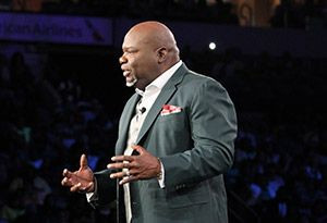 Bishop T.D. Jakes on Having a 10-Gallon Capacity for Love - Video ...