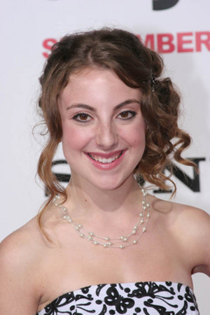 Juliette Goglia photo at the premiere of Easy A - © Richard Chavez ...