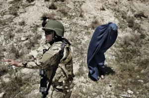 During a training exercise, a female special-forces member prepares to ...