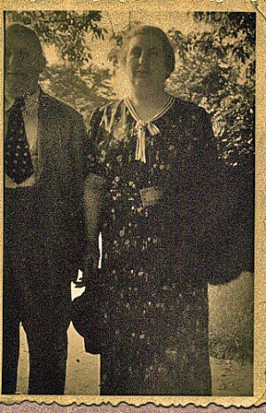 Grandma (Gizella, Maju) 13 May 1888 - 15 September 1979 & Grandpa ...