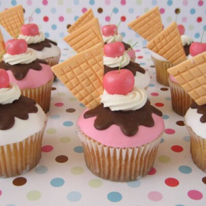 Ice-Cream-Cupcake-cupcakes-395902_1024_761_400x400.jpeg