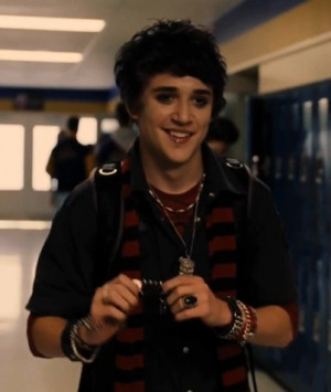 Kyle-Gallner-in-Jennifer-s-body-kyle-gallner-7093311-403-478.jpg