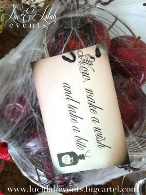 ... Halloween Tablescape: Poisoned Apples with The Evil Queen's quote