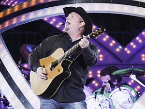 What Made Garth Brooks Stop His Minneapolis Show? Watch the Video