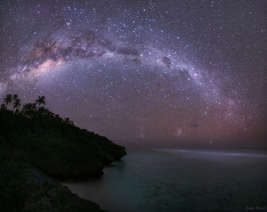 this heavenly view of the southern milky way arching in