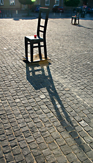 ... – empty chairs: Krakow Ghetto, Deporte Monuments, Empty Chairs