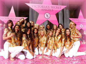 Victoria-s-Secret-Angels-victorias-secret-angels-16195656-800-600.jpg
