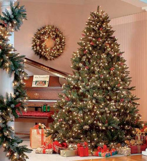 Safe Christmas Decorating Tips, Christmas Tree Decoration with Lights