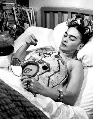 Um zu überleben, malt sich Kahlo in ihren detailgenauen, überwiegend ...