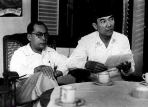 Hatta (l) en Soekarno