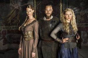 Vikings Princess Aslaug (Alyssa Sutherland), Ragnar Lothbrok (Travis ...