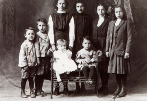 right standing John Dobbins Clifford Dobbins Daisy Aileen Dobbins