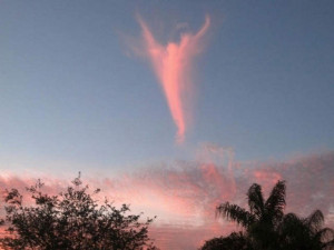 La nuvola a forma di angelo nel giorno dell'elezione del Papa