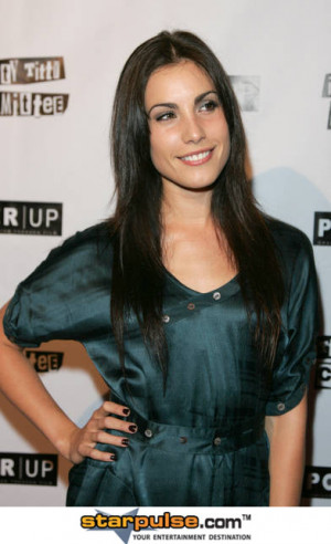 Carly Pope Pictures And Photos