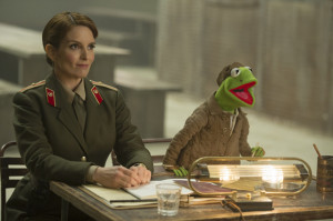 Tina Fey and Kermit the Frog in Muppets Most Wanted - © Disney ...