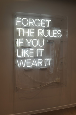 We love these little fashion quotes illuminated around the new store ...
