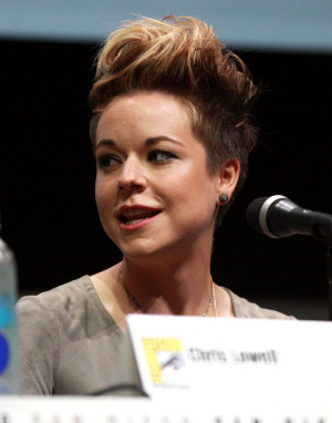 LOVING Tina Majorino's new short hair. color is awesome too: Short ...