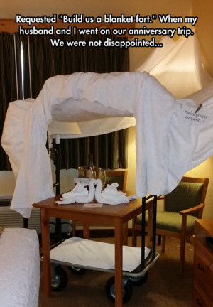 funny-fort-blanket-champagne-hotel-room