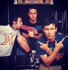 blink 182 more blink 182 blink lovin people delonge ...