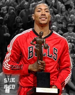 Derrick Rose with his 2011 MVP trophy (Photo: Facebook)