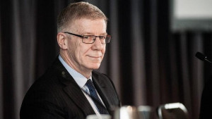 Don Argus says Glencore's Rio bid faces big hurdle