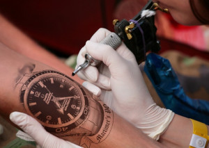 Thema: Wie weit geht eure Liebe zur Uhr, auch bereit für ein Tattoo ...