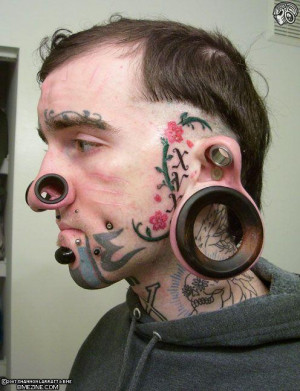 Image du jour : Tatouages et piercings sur le visage