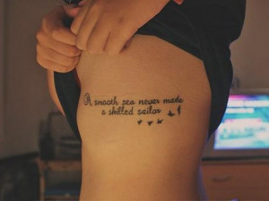 Fotos de Tatuagens Femininas na Costela